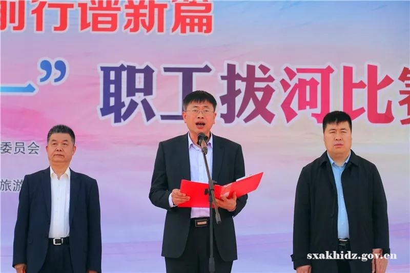 安康中学主持行政工作副校长,安康中学高新分校校长朱平致辞.